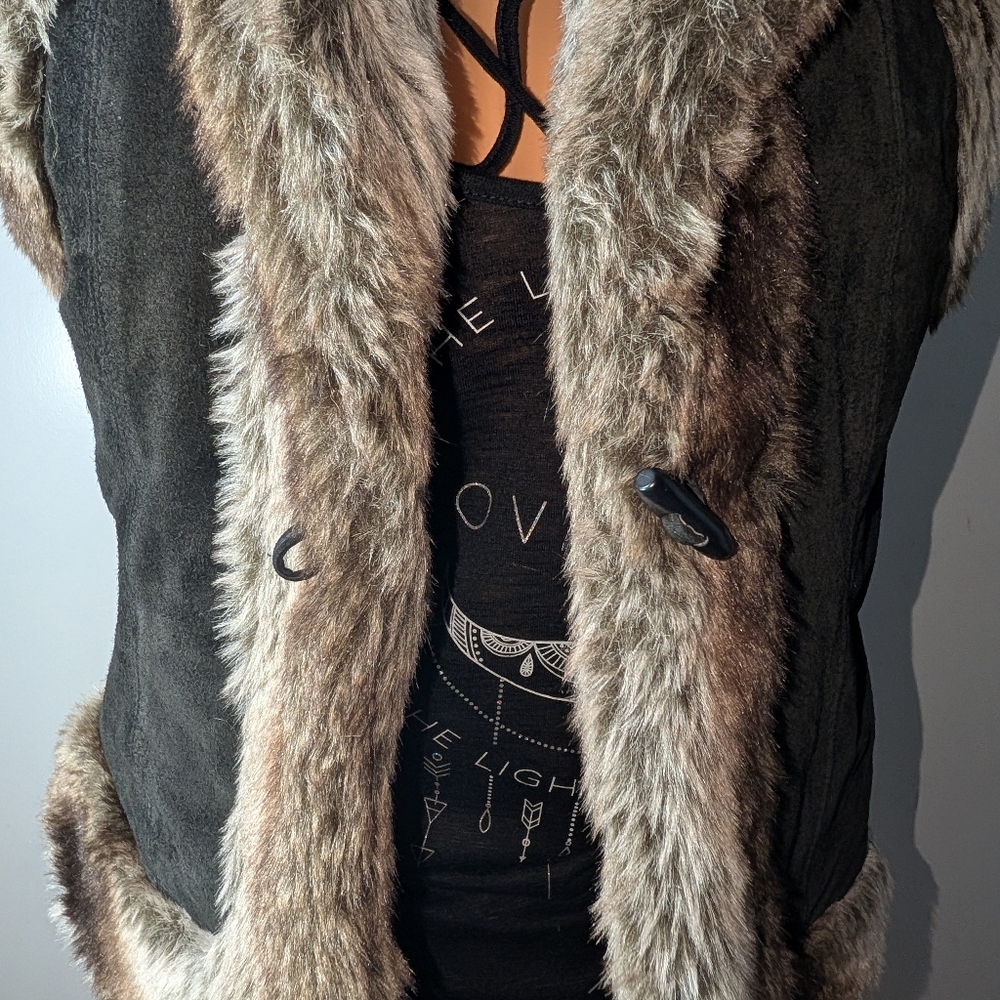 Live a Little Black and grey faux fur vest Size M #boho - Picture 4 of 7